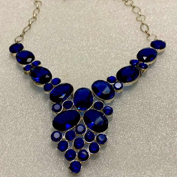 Jewelry - Royal blue quartz crystal necklace new